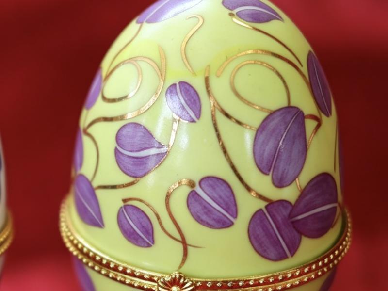 Egg‑Shaped Porcelain Trinket Box